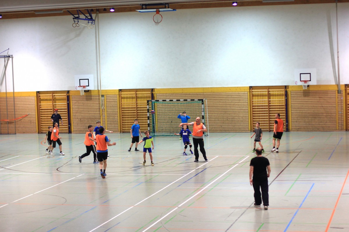 Handball-Eltern gegen Kinder